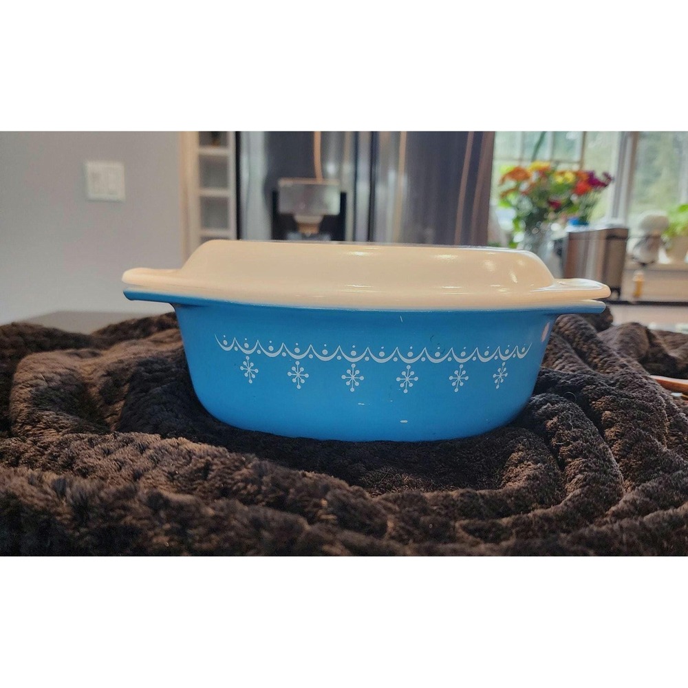 Vintage Pyrex Snowflake Garland Blue Cinderella Casserole Dish 043 1.5 Qt USA